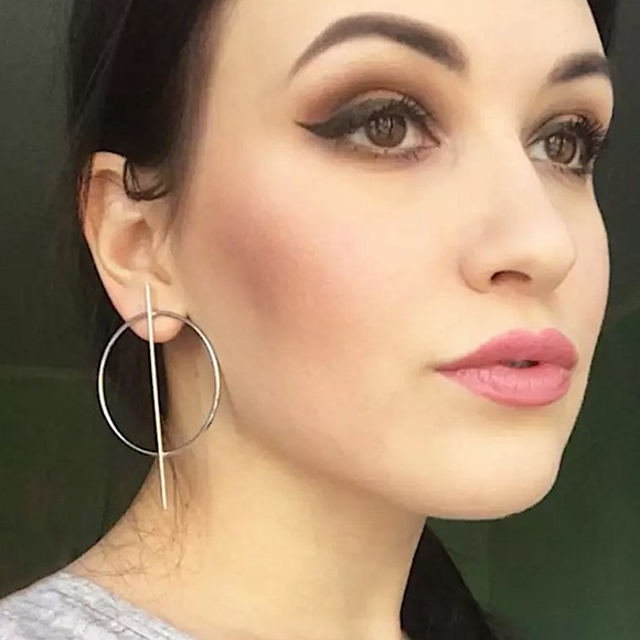 ⚜️[𝟯/$𝟭𝟴]⚜️Big Silver Round Bar Earrings NEW - Picture 3 of 11